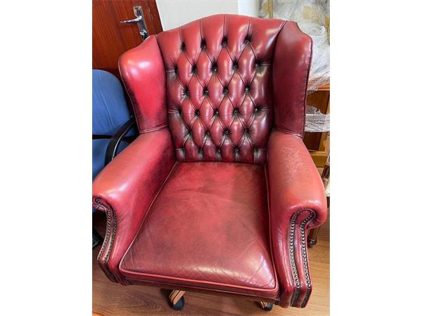 ~/upload/Lots/38527/yrgao7hmkw5zm/LOT 18 CHESTERFIELD OFFICE CHAIR_t600x450.jpg